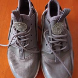 kids trainer's size 12 good condition .can collect or post 