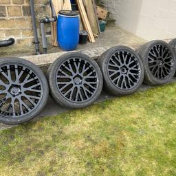 Set of 5 genuine KAHN Range Rover sport alloys. They may fit other vehicles. These alloys & tyres are 285x35x22. With no buckles or welding done to the alloys. Alloys come with wheel nuts, set of locking nuts & 4 new spigots. 9.5x22 ET35. 1 tyre the shoulder is worn but I have a tyre to replace that. Open to sensible offers.