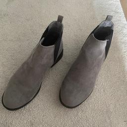 Size 5 grey ankle boots suede never worn