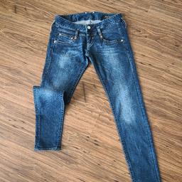 Dunkelblaue,stone washed Jeans von Herrlicher. 
Gr.31 L.32
Neuwertig-kaum getragen, frisch gewaschen.
Versand möglich!