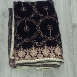 brand knew velvet shawl purple colour....
sold as seen
no refunds or returns accepted