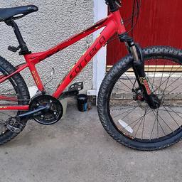 boys medium mountain bike.in great condition.100 pound bargain.can deliver around leeds area but will need fuel money tho.