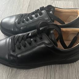 Genuine Mens Black Christian Louboutin Louis Leather
excellent condition
comes with original drawstring shoe bag
Uk size 40