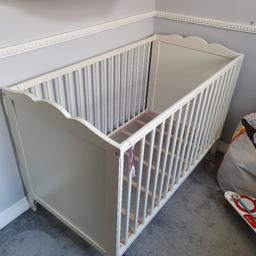 Selling a used but in great condition crib. Will be dismantled upon collection. Originally bought from IKEA. hardly ever used.

31 inches Height
25.5 width
48.5 Length