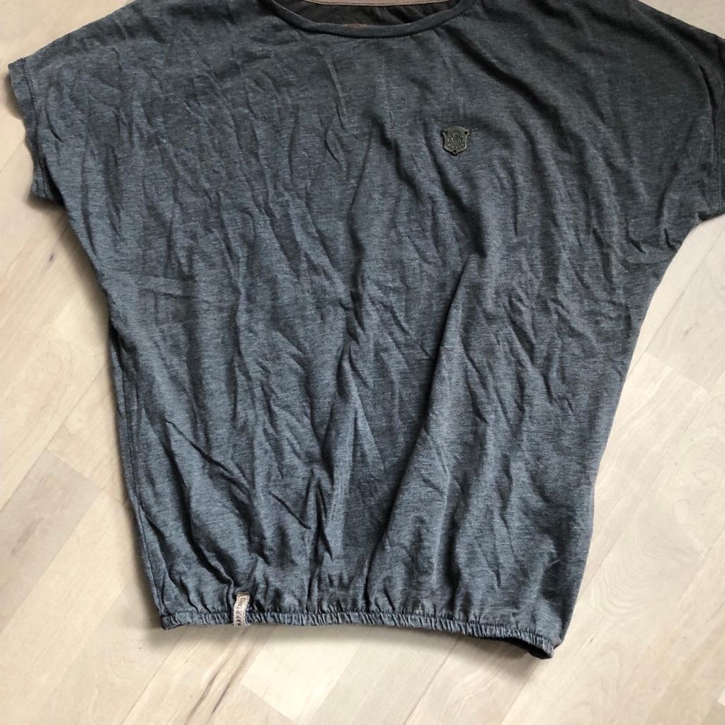 Braunes T-Shirt von Naketano, Größe S, Länge ca. 55 cm, von Achsel zu Achsel gemessen ca. 58 cm, Gummibund, privater Verkauf daher keine Rücknahme und Gewährleistung