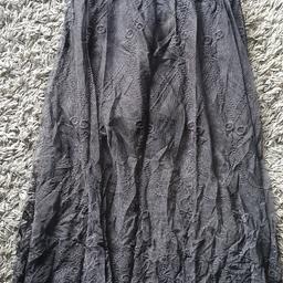 Beautiful long skirt
bottom half lace 
worn just once
age 7-8