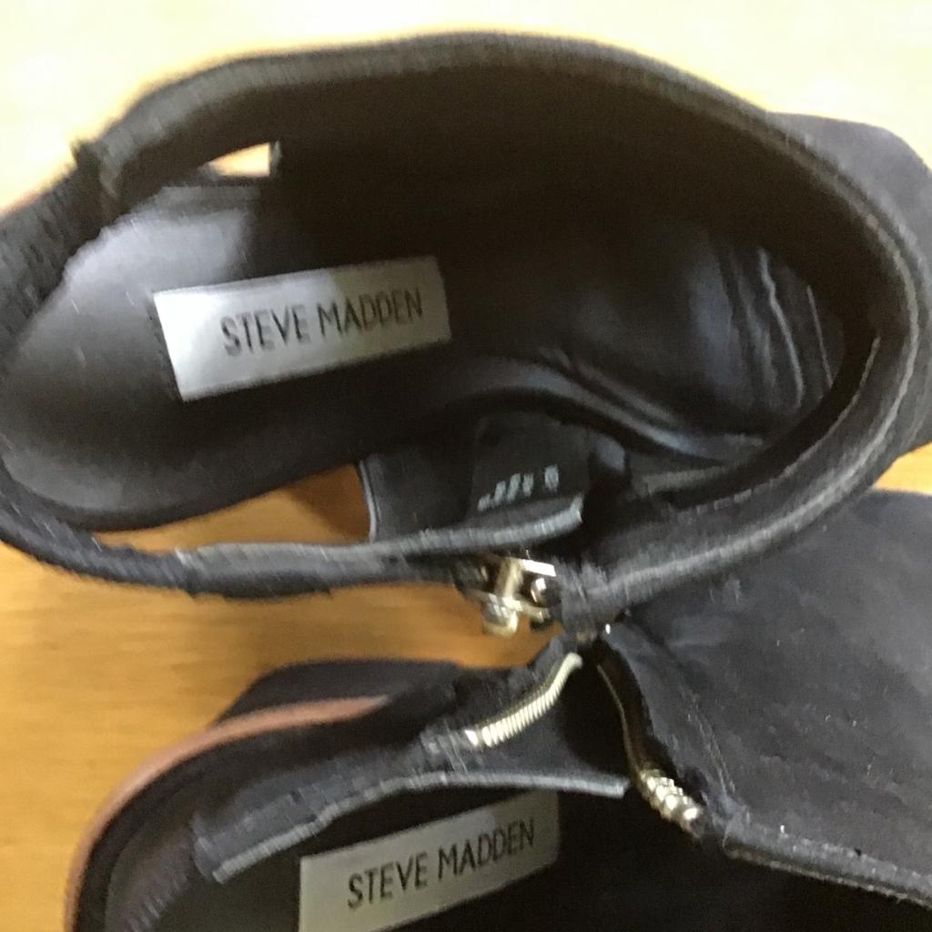 Biete einmal getragene, super schöne offene High Heels von Steve Madden in
Gr. 39 (US 8.5) zum Kauf an. Die Schuhe sind leider nicht für meine Füße geeignet,
deshalb gebe ich sie schweren Herzens ab.
Versand gegen Aufpreis gern möglich.
Privatverkauf, daher keine Garantie und Rücknahme.
Zahlung per Paypal möglich.