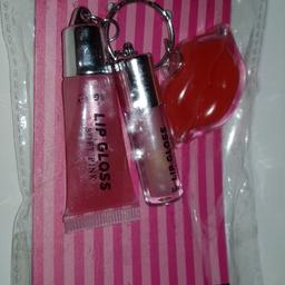 this is handy 

a keyring with 3 different lip gloss / balm hung on it 

you could easily detach lipgloss and use 1 at a time 

please see photos for part of description