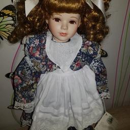 Original Gilde Porzellan Puppe. Mit Zertifikat. Wie neu. Mit Ständer. Versand und Abholung möglich