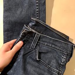 Hallo,

biete hier eine Jeans der Marke „Levi‘s“ bzw. „Levi Strauss“ in der Größe 31/32 zum Verkauf an. Neuwertiger Zustand. Unisex.

Versand und Abholung möglich. Barzahlung bei Abholung, Überweisung oder PayPal (F+F) möglich. Versandkosten on top.

*Privatverkauf, daher keine Rückgabe*