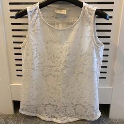 Women’s Cream Next Top in Size 6 but will
also got an 8. Worn once only as part of an outfit. Excellent condition. Smoke and pet free home.