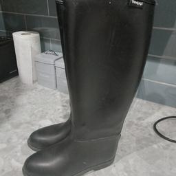 black boots Togi.comfortable.
in good condition.
