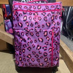 Great condition, only used for one holiday
Comes with dust cover 
H - 59cm, W - 40cm, D - 22cm
Collection Garforth, Ls25 2ay