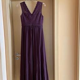 Sehr schönes festliches,langes Kleid mit glitzernden Pailletten Größe 34, fällt aus wie Gr. 36.
Farbe: Aubergine. Wurde nur einmal getragen ist sehr bequem.