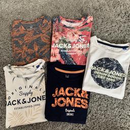 5 Schicke Shirts von Jack & Jones in Größe 140, sie sind getragen, das eine mehr - das andere weniger. Jedoch sind alle in einwandfreiem Zustand.
Der Preis gilt für alle Shirts zusammen.