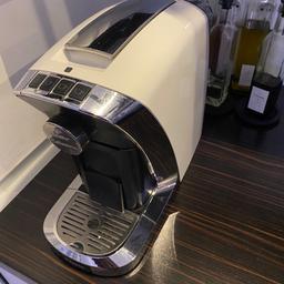Verkaufe voll funktionierende/wenig benutzte Kaffeemaschine von Tchibo Cafissimo Tutocaffe wegen Neuanschaffung.
(Neupreis 99€)

Privatverkauf unter Ausschluss jeglicher
Gewährleistung, Garantie und
Rücknahme.