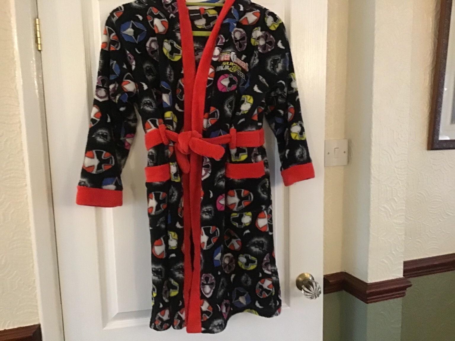 Dressing gown age 10 power rangers in Wolverhampton for £1.00 for sale