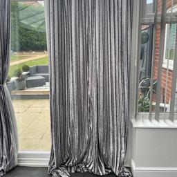 These cost 140 new they are very heavy lined thick curtains they are stunning 😍 only selling as changing decor