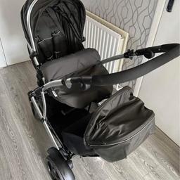 Hauck double twin tandem pushchair 
Excellent condition, only 4 months old
Carry cot, 2 seats, 2 raincovers and footmuff is included