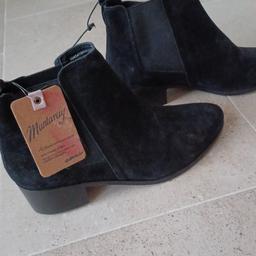 Brand New Ladies Mantaray Black leather suede ankle boots with small heel size size 39 uk 6 never worn new with label £45, will accept £35