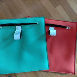 Uno color salvia e uno rosso misura 47 x 47. Si possono usare sia come porta cuscini che come porta borse. Nuovissimi mai usati. 25 euro cad
