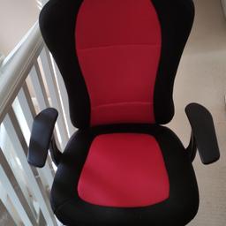 high back black and red office/gaming chair
excellent condition - no marks!
selling as no longer working from home
cash on collection from Kings Heath