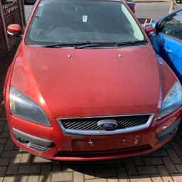 Spares or repairs 
Ford Focus sport 1.6L
Engine and gearbox excellent 
Age related marks
Interior sold 
Collection only 
Will have to be towed as no tax mot or insurance 
Open to offers