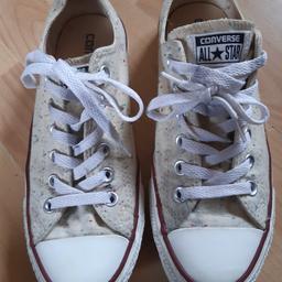 Converse unisex size 6 , in good condition . Collection only