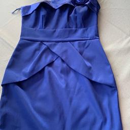 Wenig getragenes,gut erhaltenes one shoulder Cocktailkleid in royalblau.Keine Rücknahme.Kann gerne gegen Porto versendet werden.Siehe auch meine anderen Angebote