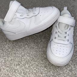 White nike infant court borough low 2 
Like new brill condition 
Rrp - £24.99