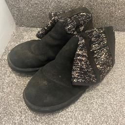 Ladies UGG Boots, Size; 7.5. They’re a black & gold colour. Have been worn but in great condition.

£20 🖤 Collection from Westhoughton or can post for extra 🖤