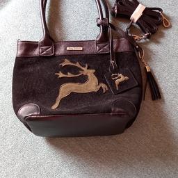 Verkaufe schwarze Trachtentasche mit Schulterriemen
Grösse:32×24cm