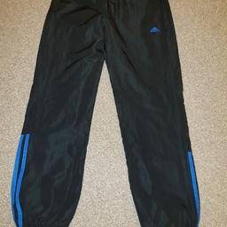 These nice tracksuit bottoms are still like brand new not bee worn. age 14 to 15