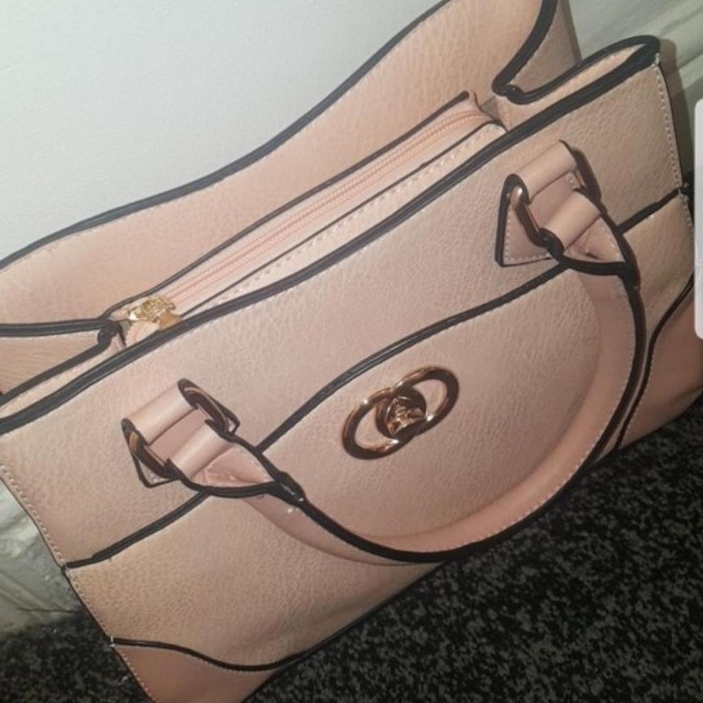 light pink bag
strap included
New without tags

Pick up Only