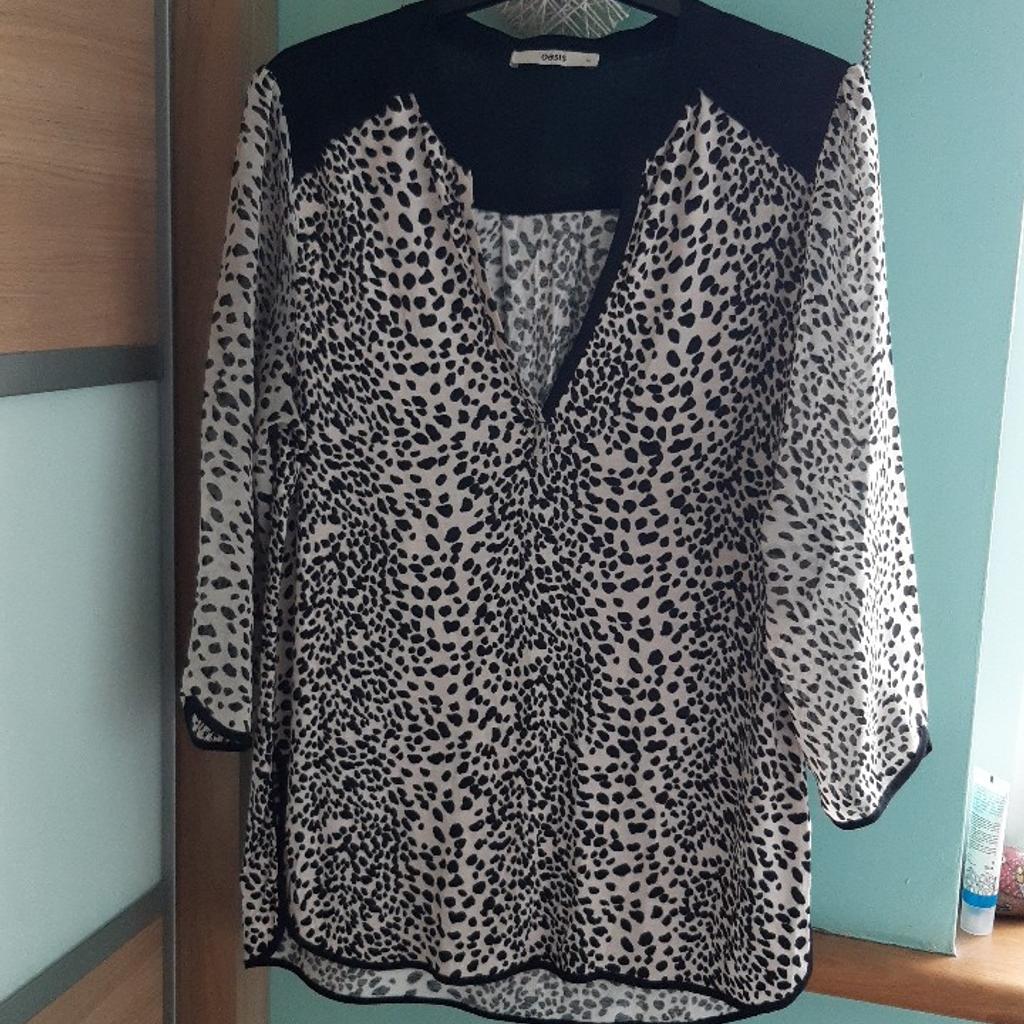 Medium size top from Oasis
Collection from Conisbrough or may be able to deliver local