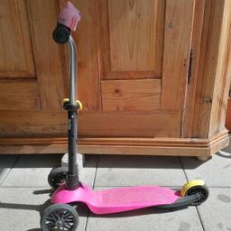 Kinder - Scooter (mit 3 Rollen)
Ohne Glocke
Farbe pink
Wenig gefahren
für Kinder mit einer Größe von 80 bis 115 cm

Fixpreis: 15 €