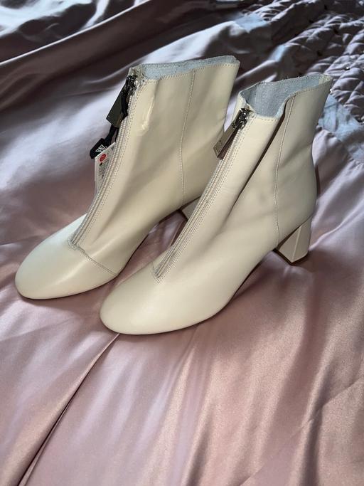 Buy & Sell West Yorkshire Calderdale - Photos for Zara Ecru leather heeled ankle boots size 5