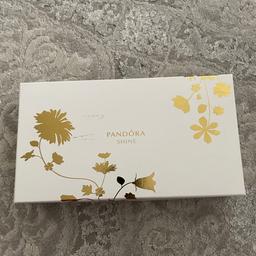 Handtasche von pandora gold
Wie Neu!!!!
Nur einmal in der Abifeier für 2std benutzt.
Neu preis lag bei 73€