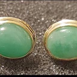 14ct Gold Jade jadeite Studs.
Beautiful Clean earrings, with very good sized Jade Cabochon stones, Very expensive new.
Very slight bend to earring post, does not affect use.
Posted special next day delivery or
Collect ST13