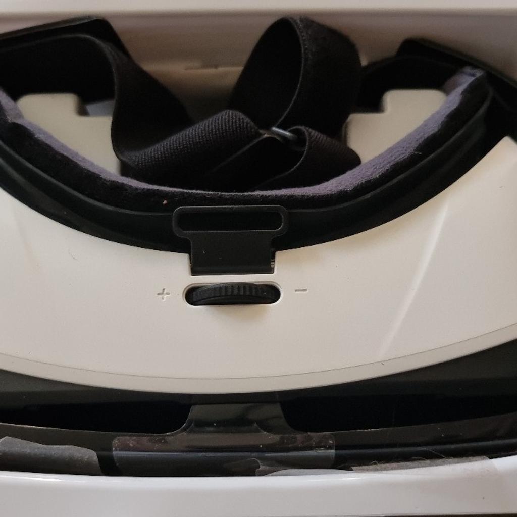 Verkaufe eine Samsung Gear VR Oculus Edeahl für Smartphones. Wurde einmal auf Funktionen getestet, ansonsten nur im Karton.
Der Zustand ist sehr gut siehe Bilder !!!

Versand möglich oder Abholung !!!

Kein PayPal oder Tausch nur Überweisung oder Zahlung bei Abholung keine Nachnahme !!!

Privatverkauf !!!