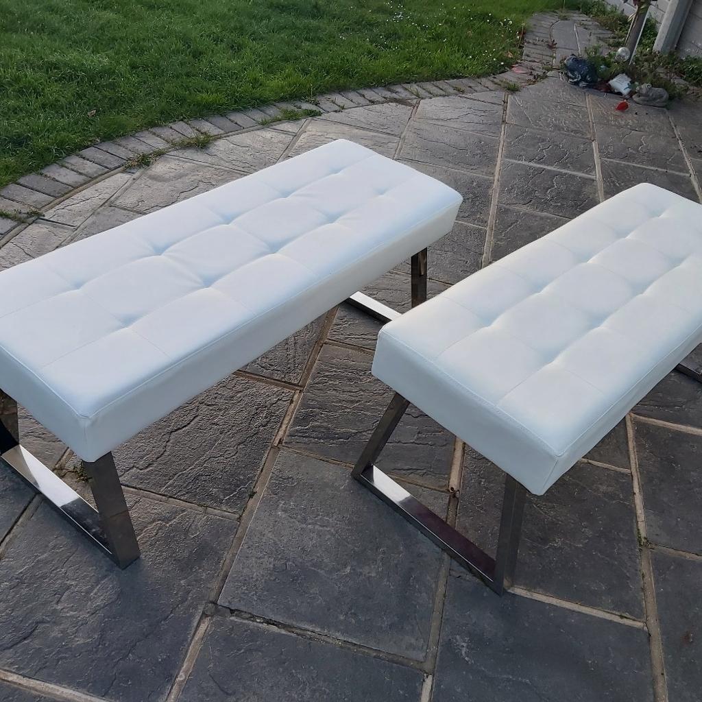 two faux leather benches in RM5 Havering für 60,00 £ zum Verkauf ...