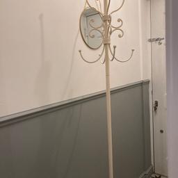 Vintage style coat stand. Cream in colour and made from metal. Very sturdy and stylish
