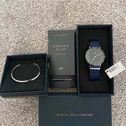BRAND NEW Daniel Wellington Women’s Watch & Bracelet.
Brand new boxed, never worn still has tags and stickers.
Comes with owners guide, tool, boxes for the bracelet and the watch.

Watch details:-
Blue/navy strap
Silver frame and dial
Name: Classic Bayswater
ART No. DW00100282

Bracelet:-
Silver with “Daniel Wellington” engraved

If you have any questions, please let me know