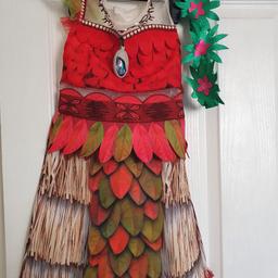 girls Moana dress up costume with head band

age 5-6 years 
smoke and pet free home

collection from Rishton