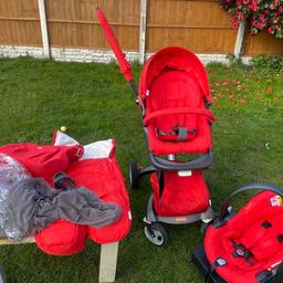 Used with some scratch and scruff on handle and fabrics.

Stokke Xplory V4 bundle include seat, footmuff, rain cover, bugs net, Stokke umbrella, cup holder, shopping bag & mamas & papas matching changing bag.

Stokke Izi Go Besafe Car seat comes with isofix base and don’t need any adapter to go on the Stokke Xplory
