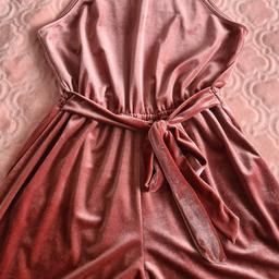 beautiful rose gold colour
super soft material
never got to wear it, so it's new condition
originally from Miss Selfridge

collect from Wednesbury