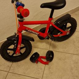 Das kleine rote Fahrrad für Minimäuse wartet ungeduldig auf seinen nächsten Radfahrlehrling

Stützräder sind dabei

Leichte Gebrauchsspuren sind zu sehen, aber es ist in einem einwandfreiem Zustand

Selbstabholung

Preis verhandelbar