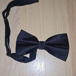 boys waistcoat & bowtie, used once, still new size XS
£5 cash only, no time waster. can be delivered 