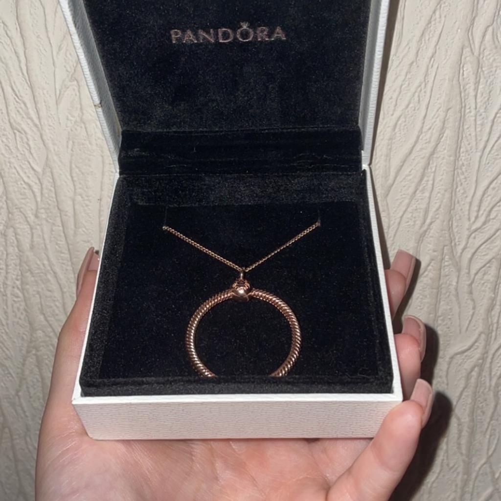 Only been worn once still in immaculate condition
Willing to negotiate prices
Length of the necklace is 60cm as shown in picture
Pendant that comes with the necklace is a medium o
Charm- is a openwork star constellations charm
All pendant charm and necklace is rose gold
Selling due to no longer want it