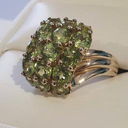 9ct gold Peridot ring

size L RRP £395

If you are not happy with the ring once you receive it if you send it back we will give you a complete refund of the purchase price

Posted 1st class sign for

 If you have any doubts of my honesty please look at my feedback

 Please feel free to ask any questions